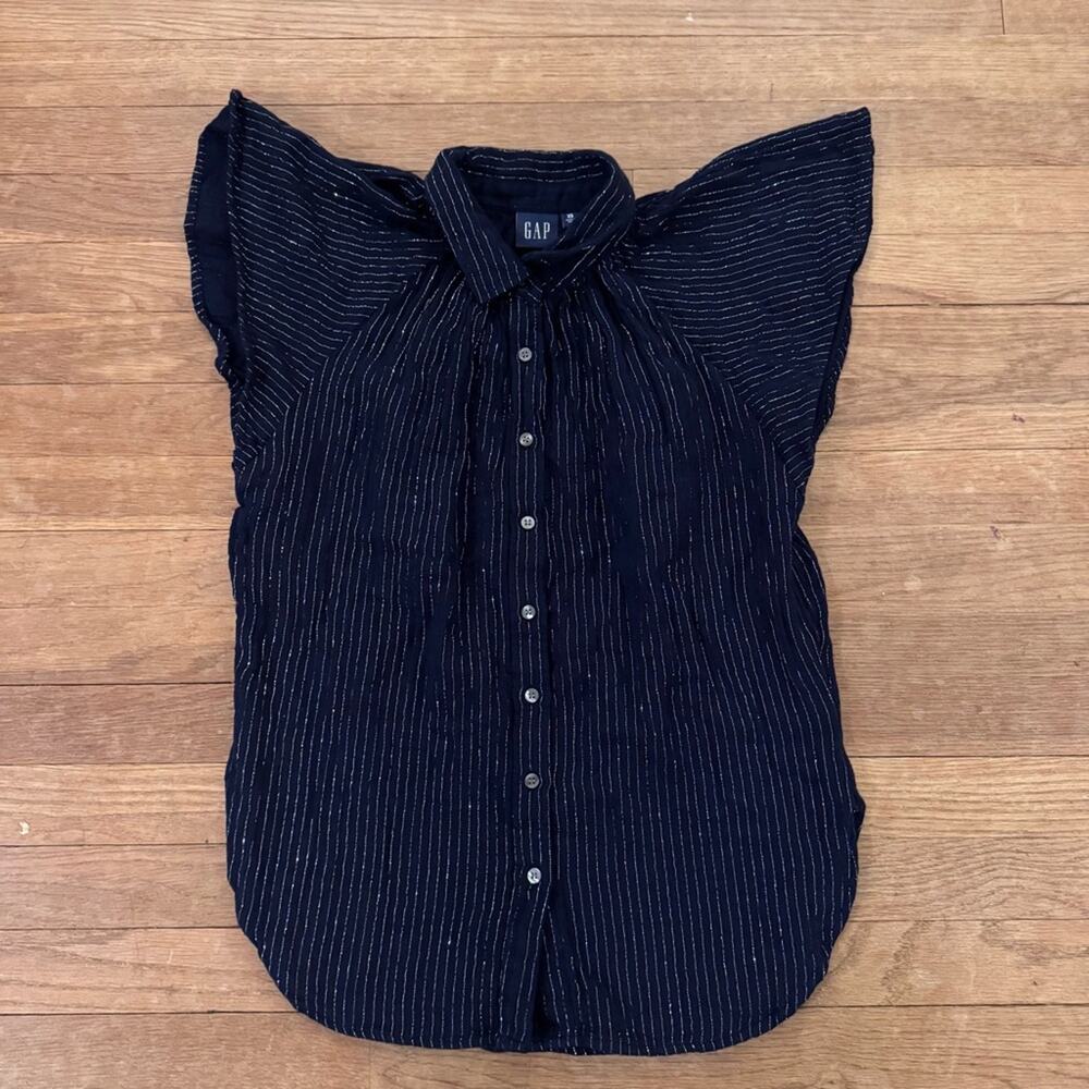 Gap navy with silver threads flared short sleeve button-down blouse size XS
b71